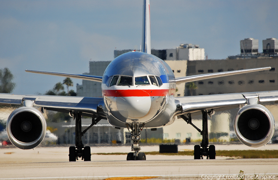American Airlines Boeing 757-223 (N686AA) | Photo 396962