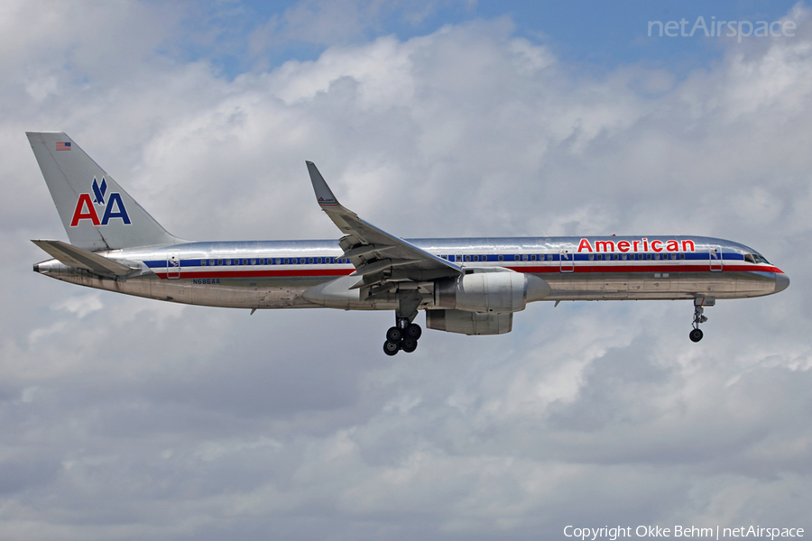 American Airlines Boeing 757-223 (N686AA) | Photo 53834