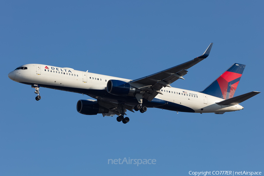 Delta Air Lines Boeing 757-232 (N686DA) | Photo 395623