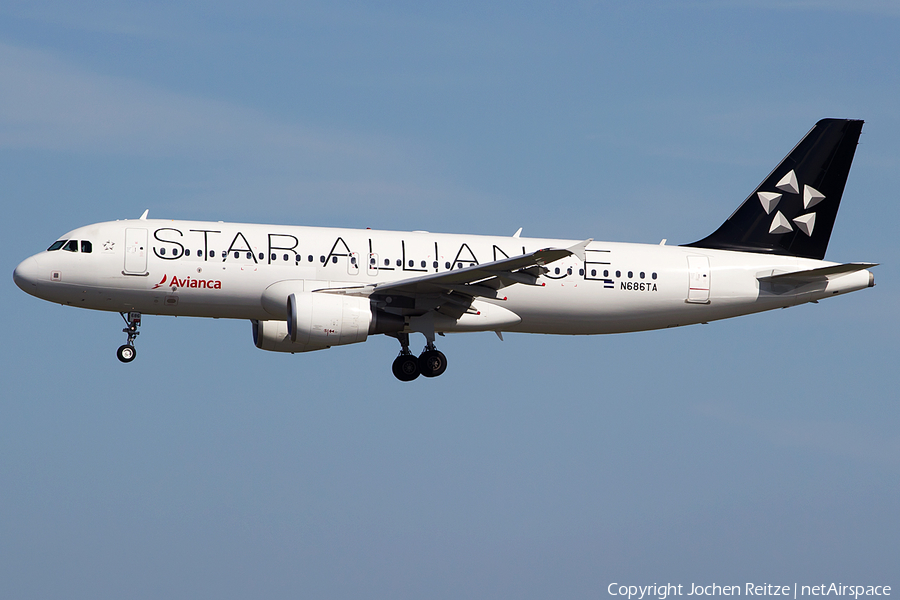 Avianca El Salvador Airbus A320-214 (N686TA) | Photo 41645