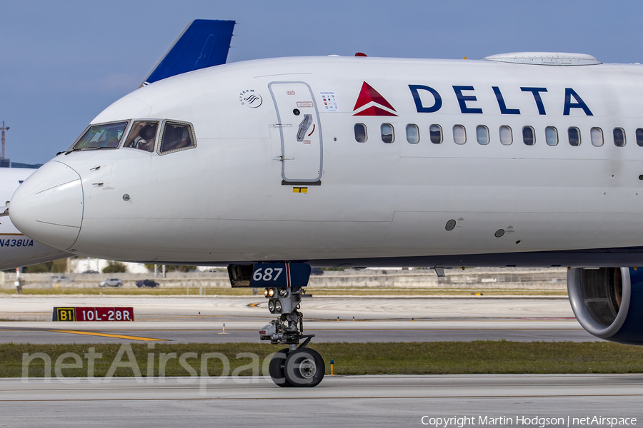 Delta Air Lines Boeing 757-232 (N687DL) | Photo 431295