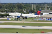 Delta Air Lines Boeing 757-232 (N687DL) at  Ft. Lauderdale - International, United States