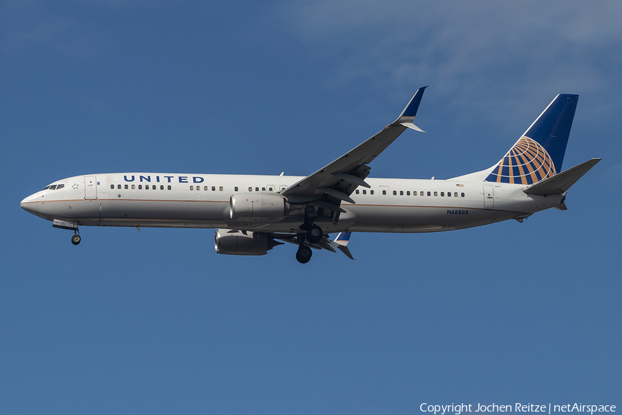 United Airlines Boeing 737-924(ER) (N68805) | Photo 273716