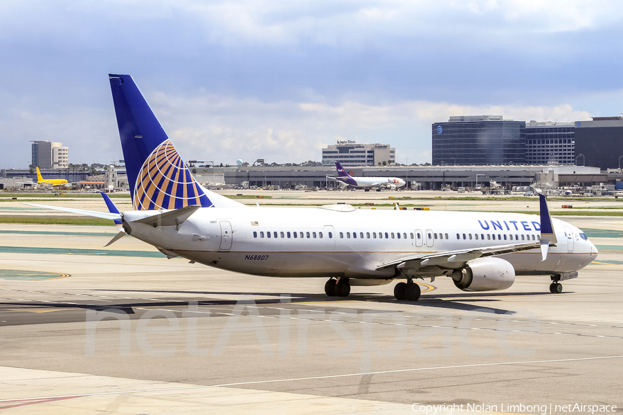 United Airlines Boeing 737-924(ER) (N68807) | Photo 426856