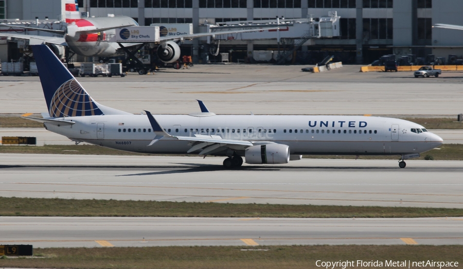 United Airlines Boeing 737-924(ER) (N68807) | Photo 405527