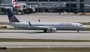 United Airlines Boeing 737-924(ER) (N68807) at  Miami - International, United States