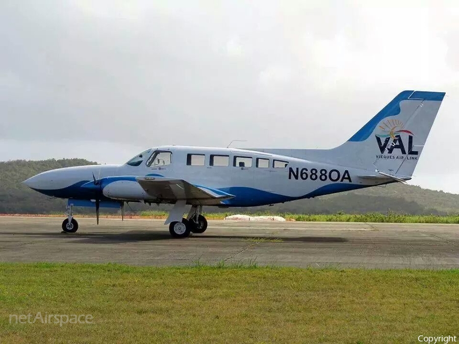 VAL - Vieques Air Link Cessna 402C (N6880A) | Photo 50532