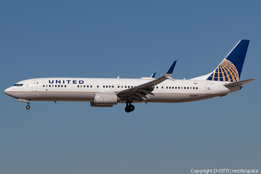 United Airlines Boeing 737-924(ER) (N68817) | Photo 136884