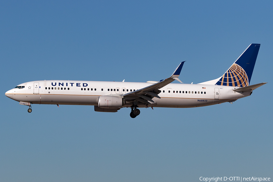 United Airlines Boeing 737-924(ER) (N68822) | Photo 141820