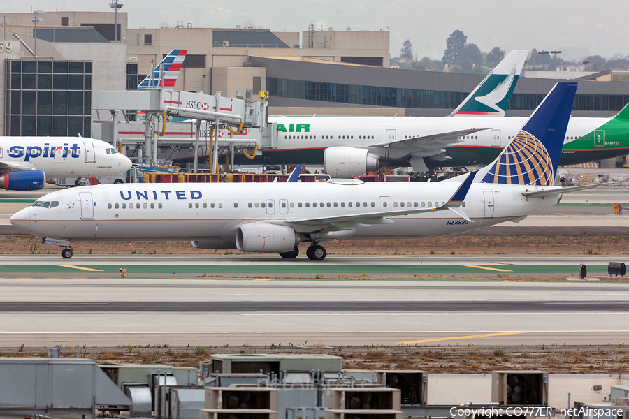 United Airlines Boeing 737-924(ER) (N68822) | Photo 341191