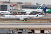United Airlines Boeing 737-924(ER) (N68822) at  Los Angeles - International, United States