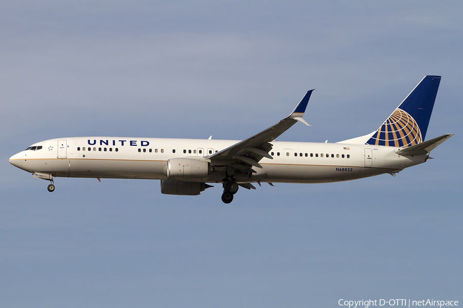 United Airlines Boeing 737-924(ER) (N68822) | Photo 467815