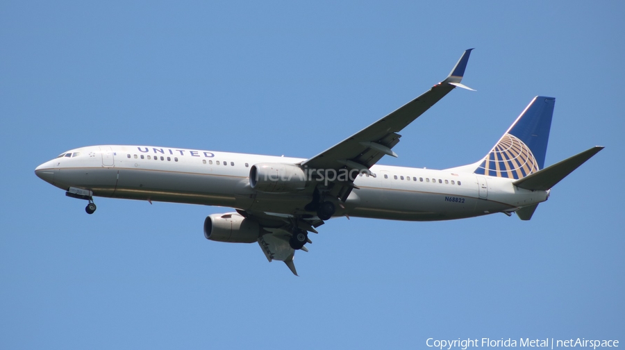 United Airlines Boeing 737-924(ER) (N68822) | Photo 405536