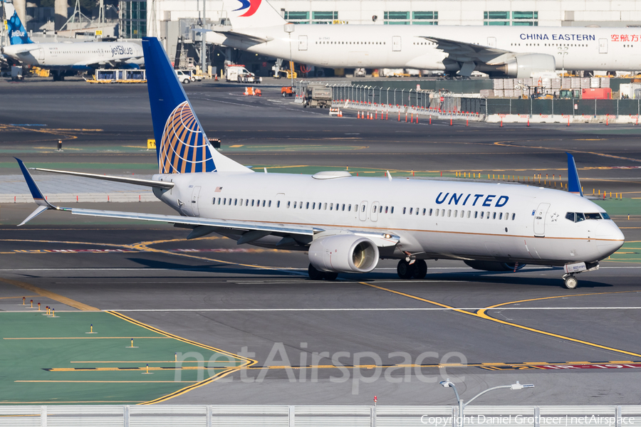 United Airlines Boeing 737-924(ER) (N68822) | Photo 255333