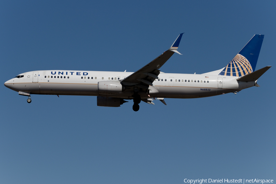 United Airlines Boeing 737-924(ER) (N68823) | Photo 446154