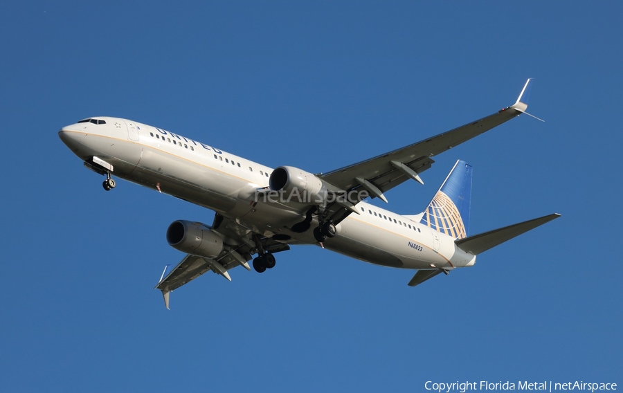 United Airlines Boeing 737-924(ER) (N68823) | Photo 405537