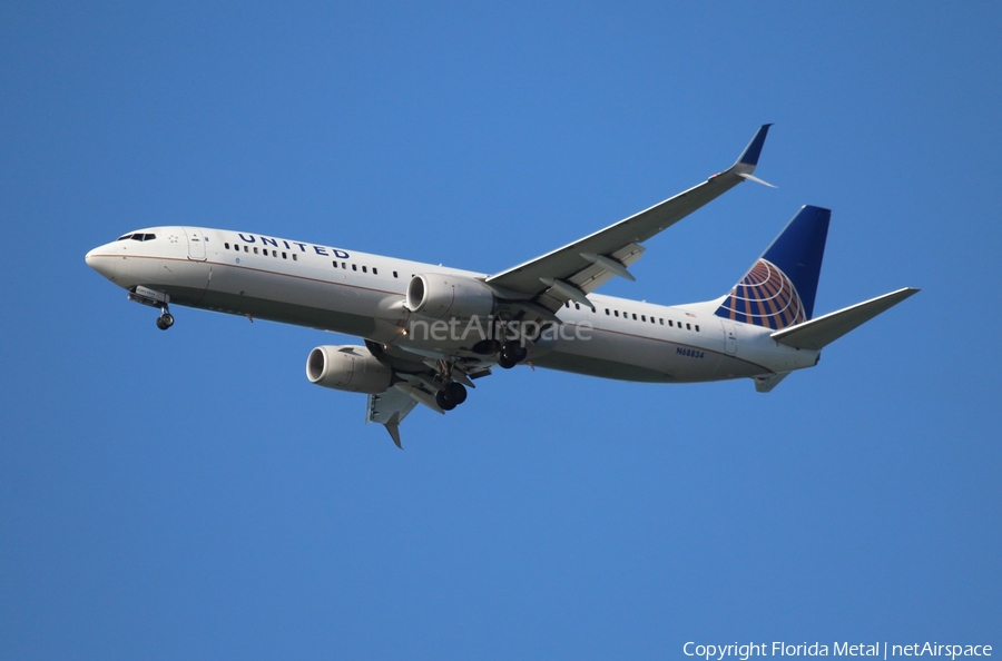 United Airlines Boeing 737-924(ER) (N68834) | Photo 405538