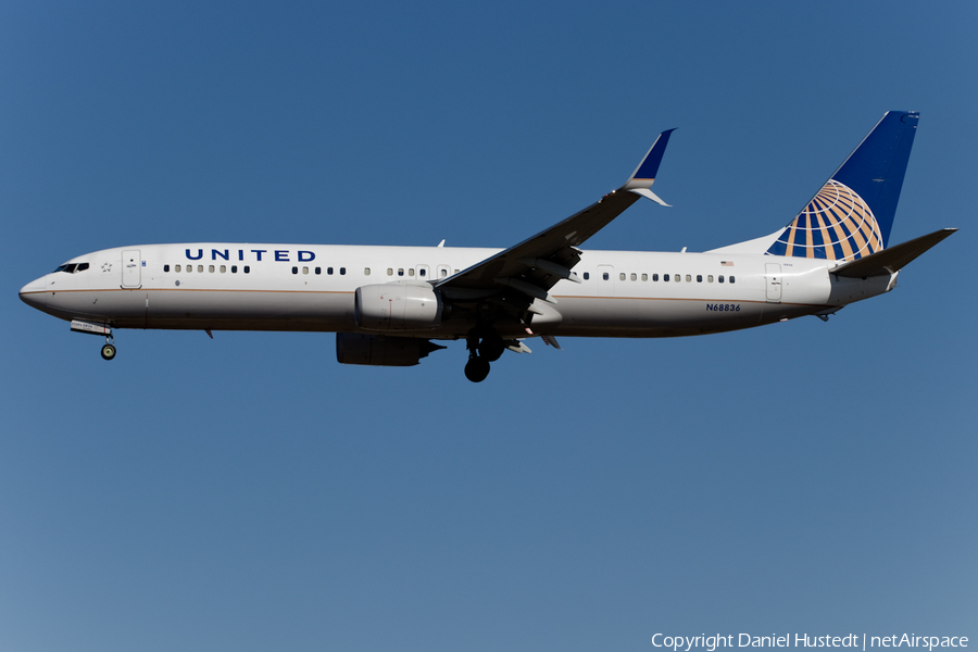 United Airlines Boeing 737-924(ER) (N68836) | Photo 446155