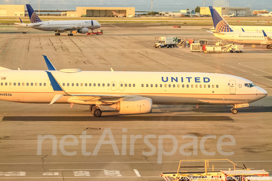 United Airlines Boeing 737-924(ER) (N68836) | Photo 439553
