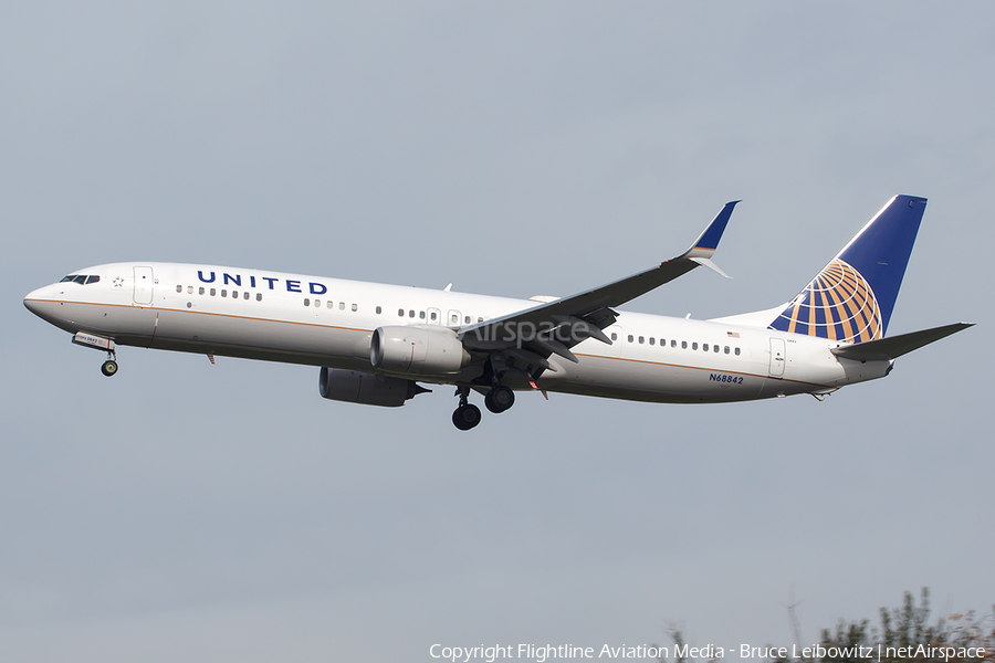United Airlines Boeing 737-924(ER) (N68842) | Photo 100539