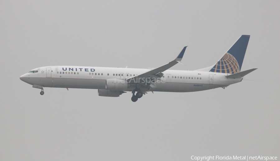 United Airlines Boeing 737-924(ER) (N68842) | Photo 405540
