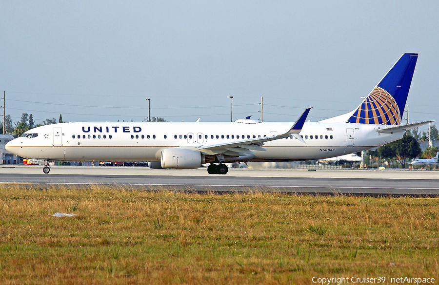United Airlines Boeing 737-924(ER) (N68842) | Photo 100118
