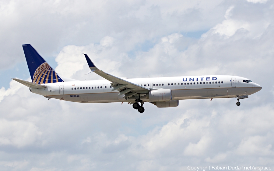 United Airlines Boeing 737-924(ER) (N68842) | Photo 330784
