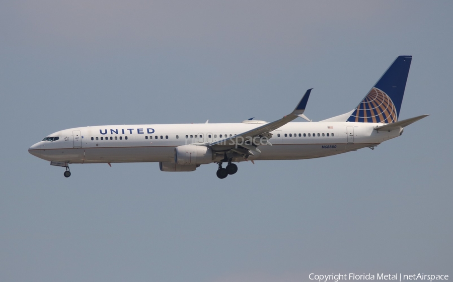 United Airlines Boeing 737-924(ER) (N68880) | Photo 405543