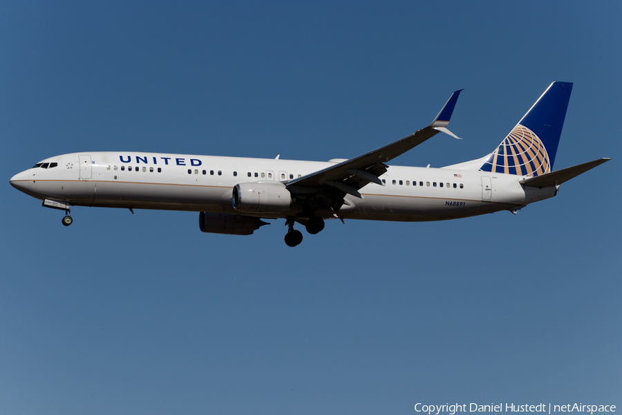 United Airlines Boeing 737-924(ER) (N68891) | Photo 446156