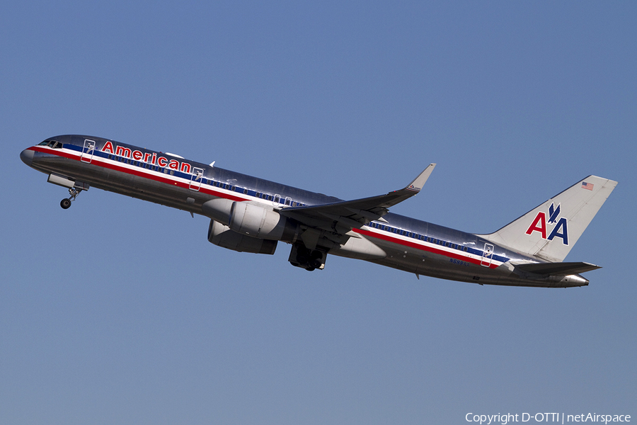American Airlines Boeing 757-223 (N688AA) | Photo 334575