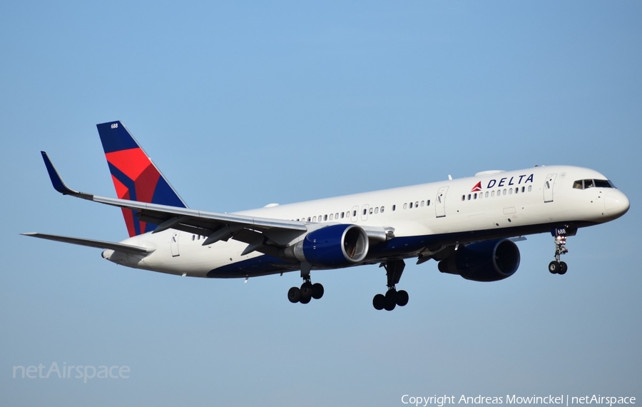 Delta Air Lines Boeing 757-232 (N688DL) | Photo 286233