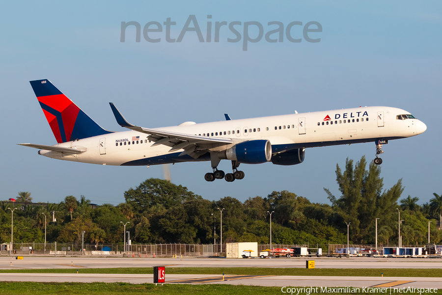 Delta Air Lines Boeing 757-232 (N688DL) | Photo 561170