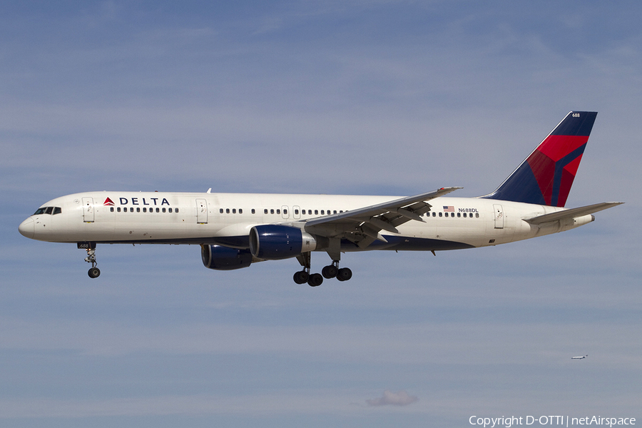 Delta Air Lines Boeing 757-232 (N688DL) | Photo 341786