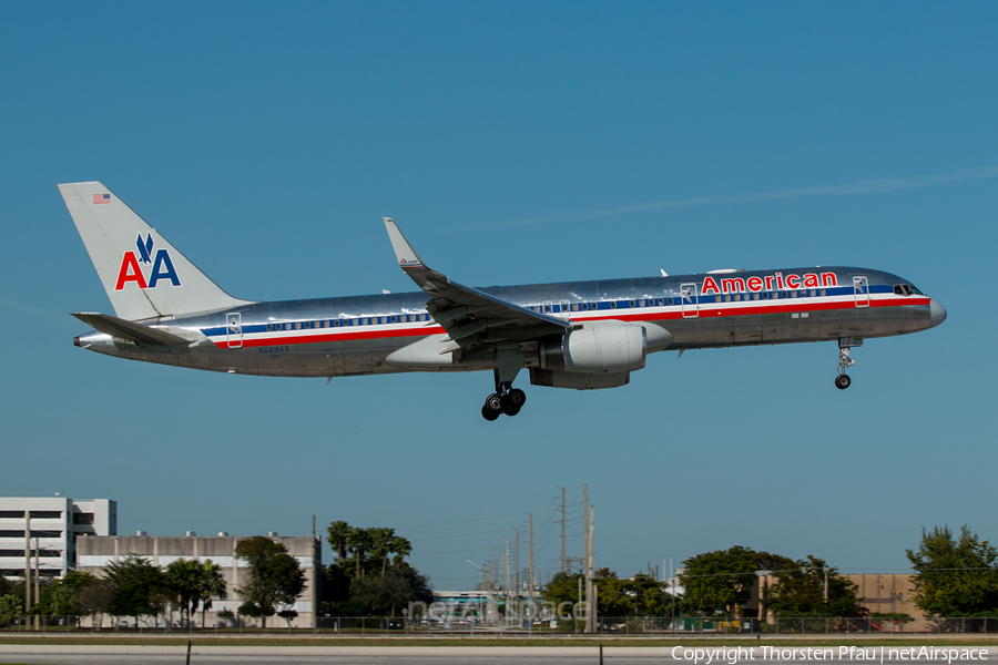 American Airlines Boeing 757-223 (N689AA) | Photo 135039