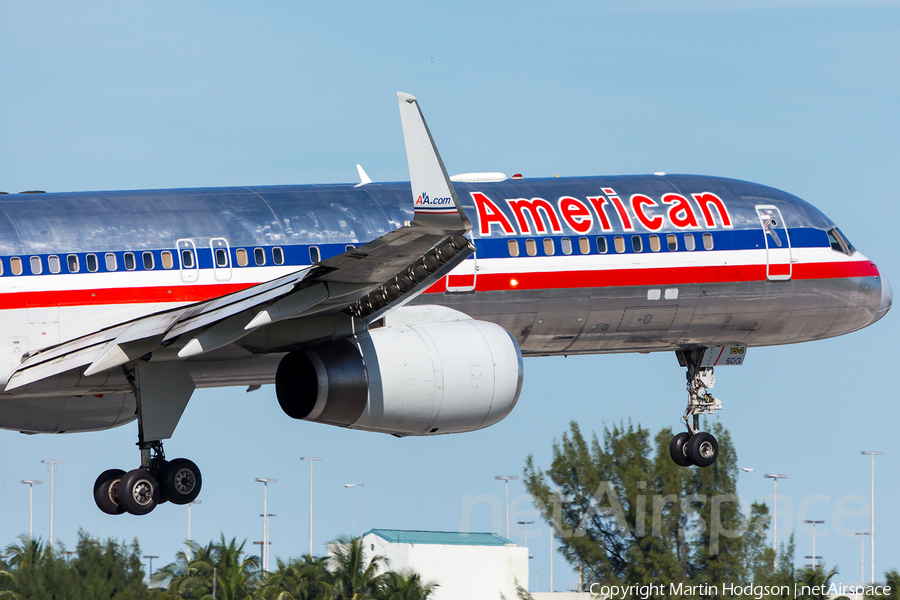 American Airlines Boeing 757-223 (N689AA) | Photo 97861