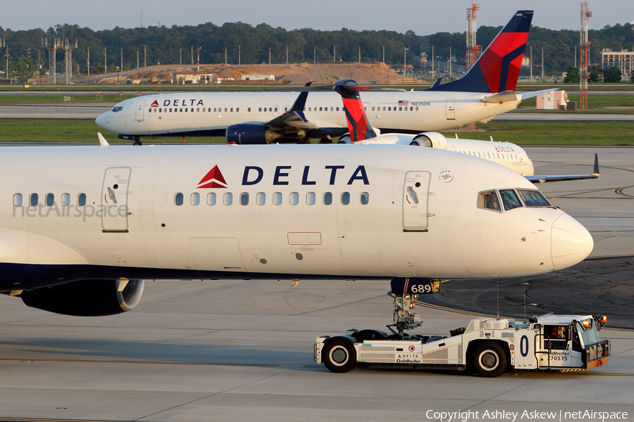Delta Air Lines Boeing 757-232 (N689DL) | Photo 173148