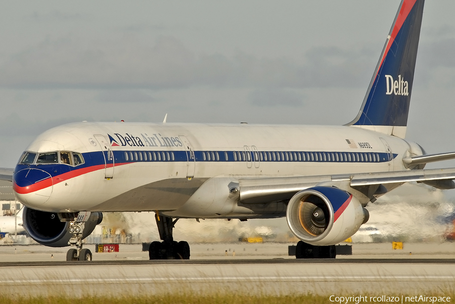 Delta Air Lines Boeing 757-232 (N689DL) | Photo 397883
