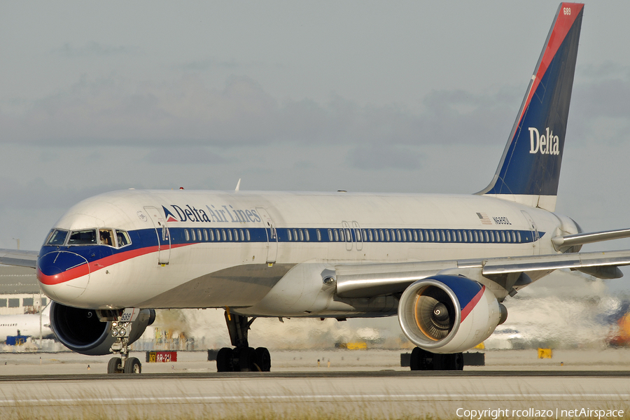 Delta Air Lines Boeing 757-232 (N689DL) | Photo 8714