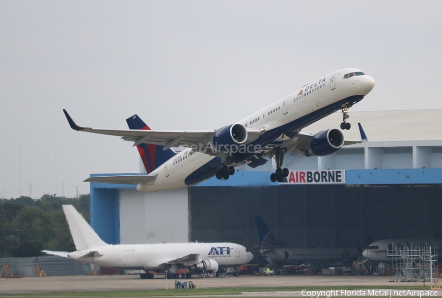 Delta Air Lines Boeing 757-232 (N689DL) | Photo 358107