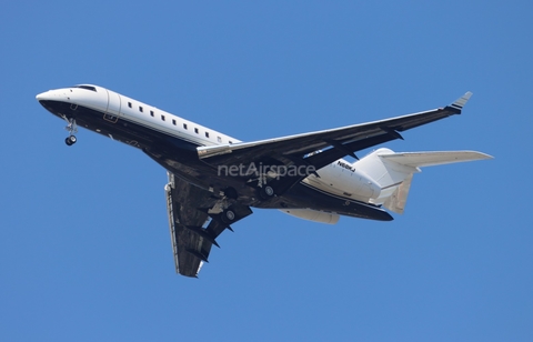 (Private) Bombardier BD-700-1A10 Global 6000 (N68KJ) at  Miami - International, United States