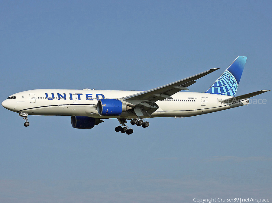 United Airlines Boeing 777-224(ER) (N69020) | Photo 624845