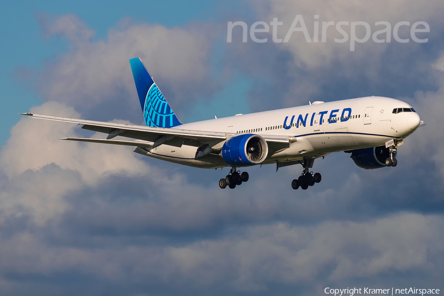 United Airlines Boeing 777-224(ER) (N69020) | Photo 675917