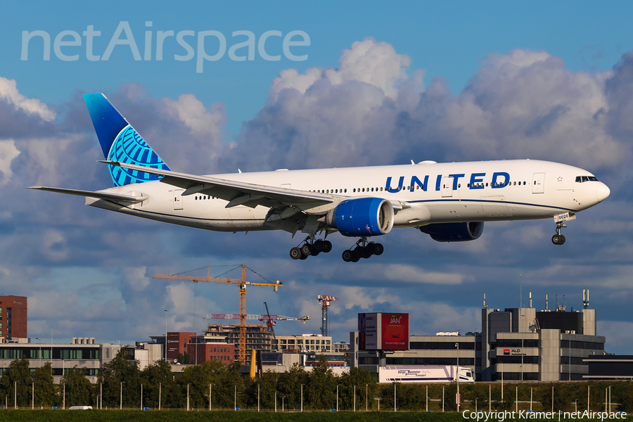 United Airlines Boeing 777-224(ER) (N69020) | Photo 675918