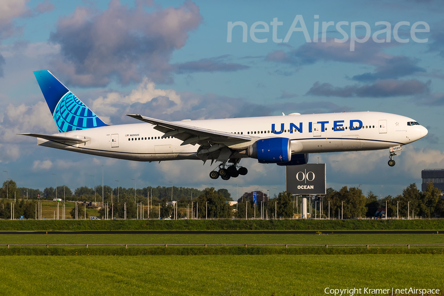 United Airlines Boeing 777-224(ER) (N69020) | Photo 675919