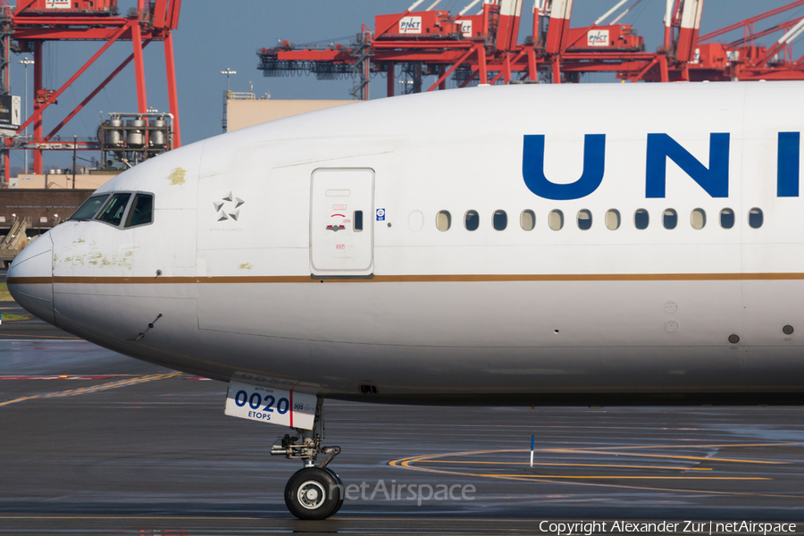United Airlines Boeing 777-224(ER) (N69020) | Photo 158691