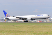 United Airlines Boeing 767-424(ER) (N69059) at  Madrid - Barajas, Spain