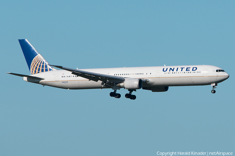 United Airlines Boeing 767-424(ER) (N69059) | Photo 292956