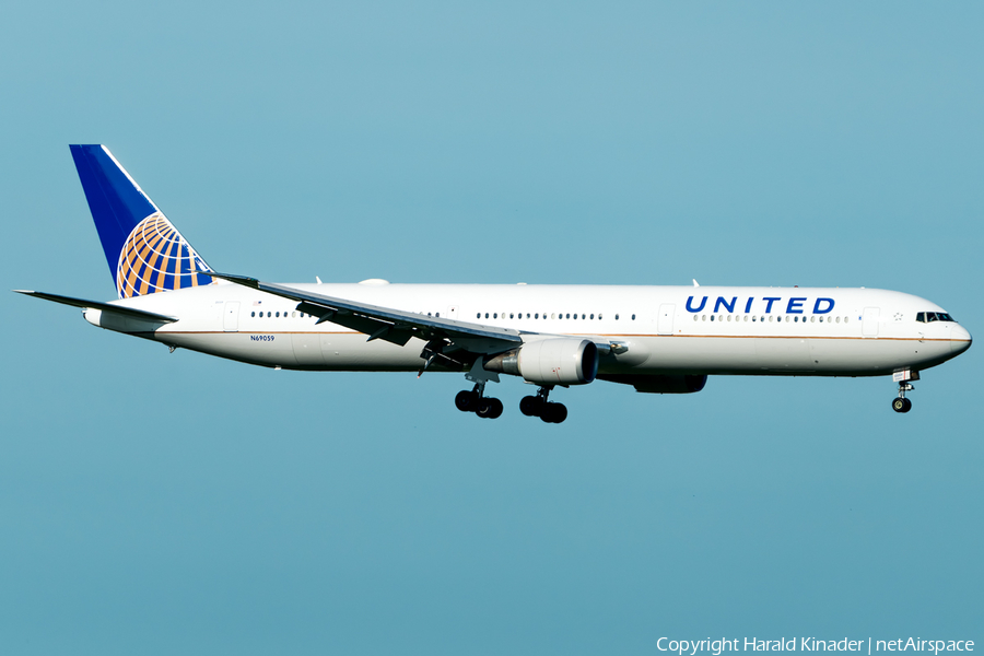 United Airlines Boeing 767-424(ER) (N69059) | Photo 301225