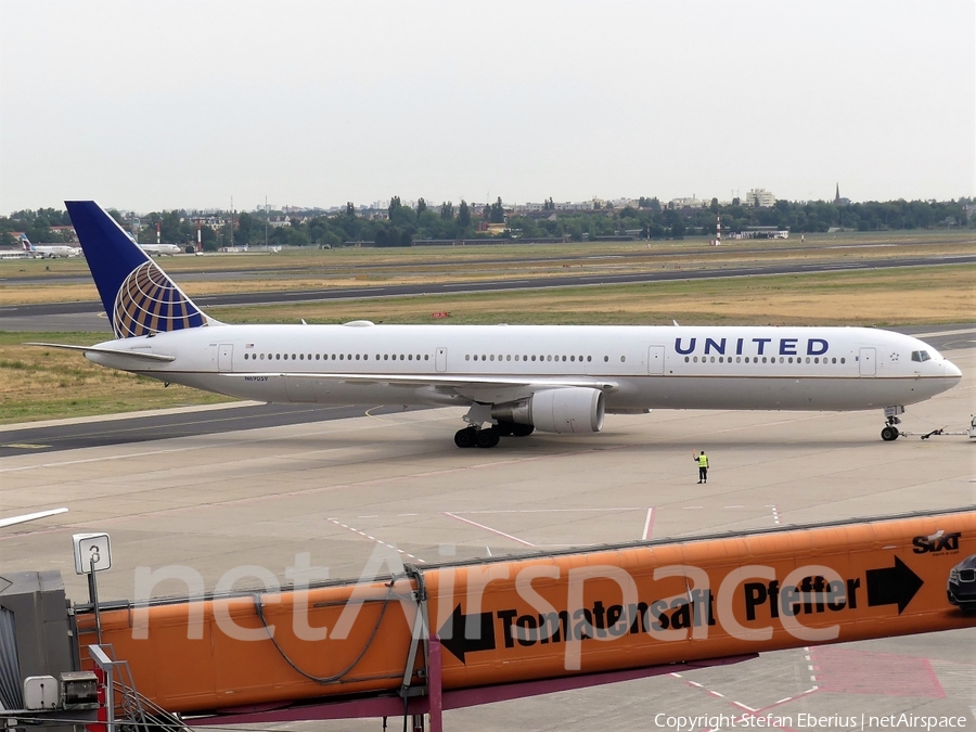 United Airlines Boeing 767-424(ER) (N69059) | Photo 256043