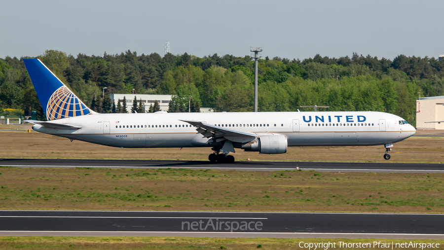 United Airlines Boeing 767-424(ER) (N69059) | Photo 437724